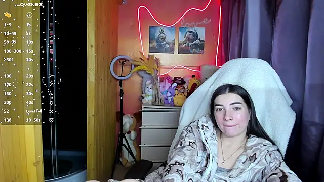 Fiery Brunette  online show from November 26, 2025, 9:32 am