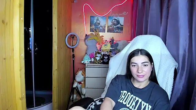 Fiery Brunette  online show from March 16, 2026, 11:58 am