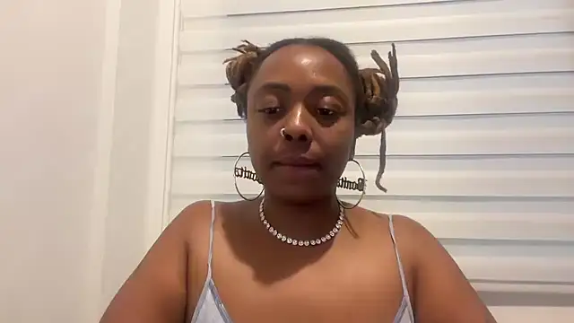 ChocolateCakeQueen online show from September 28, 2025, 4:07 am