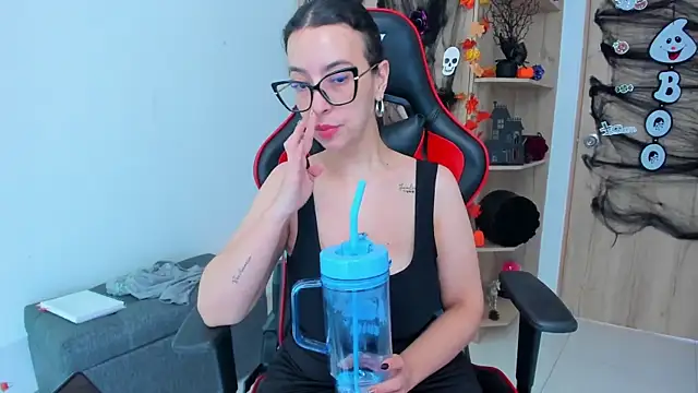  amanda seyfried19 online show from November 3, 2025, 5:58 pm