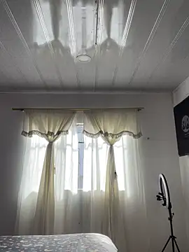 hannahb-e online show from November 21, 2025, 2:16 pm