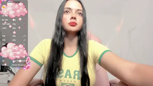 Snapshot of Sarah_angell chatting on July 1, 2026, 12:56 am Sarah angell online show from July 1, 2026, 12:56 am