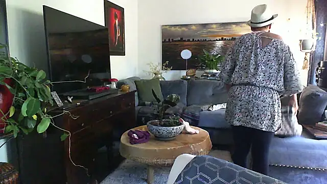 Snapshot of CeceilaMoon chatting on October 16, 2025, 3:24 pm CeceilaMoon online show from October 16, 2025, 3:24 pm