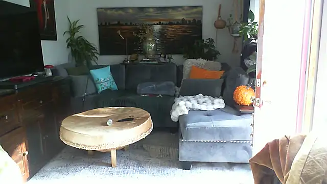 Snapshot of CeceilaMoon chatting on November 10, 2025, 8:41 pm CeceilaMoon online show from November 10, 2025, 8:41 pm