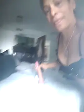 CeceilaMoon online show from April 17, 2026, 9:29 pm