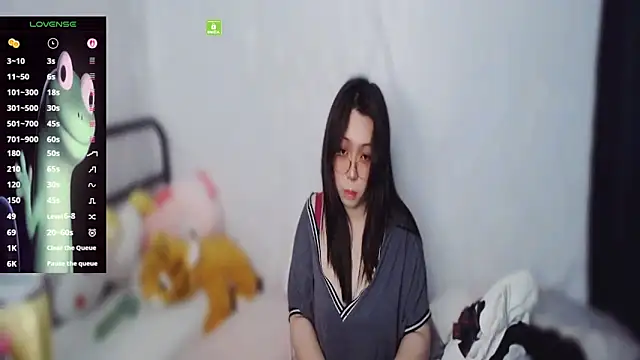 mememe 1006  online show from April 5, 2026, 7:44 pm