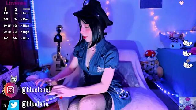 Snapshot of bluelen chatting on January 25, 2025, 8:21 am bluelen online show from January 25, 2025, 8:21 am