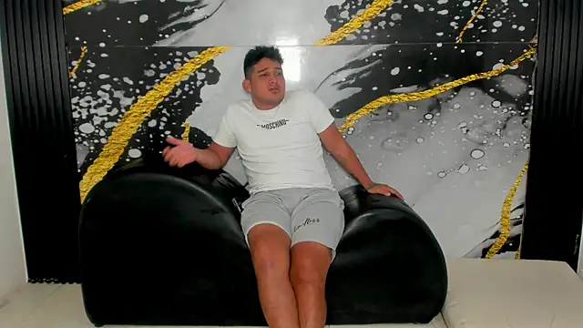 sweethot    online show from October 2, 2025, 2:46 pm