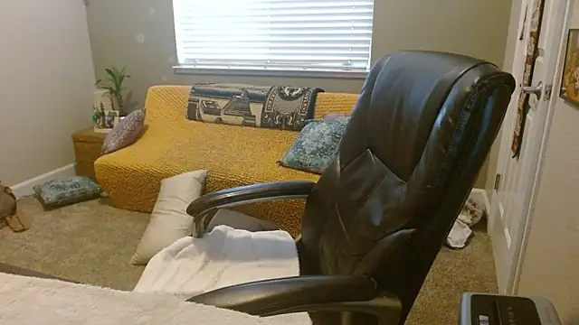 musclebearnips online show from September 17, 2025, 6:31 pm