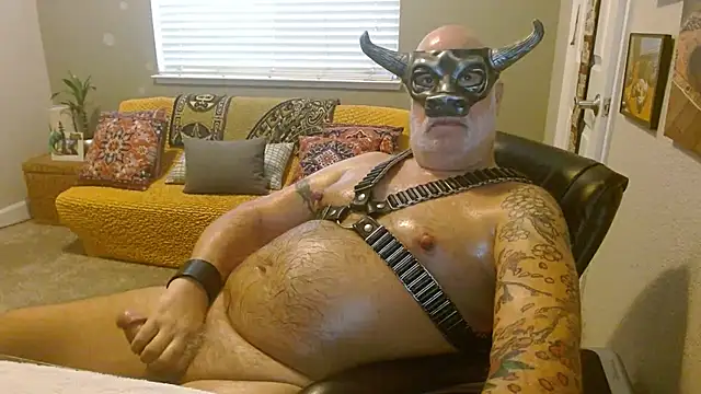 musclebearnips online show from October 16, 2025, 7:15 pm
