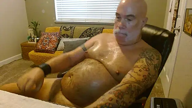 musclebearnips online show from November 2, 2025, 7:38 pm