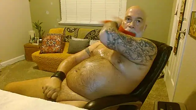 musclebearnips online show from November 17, 2025, 1:11 am