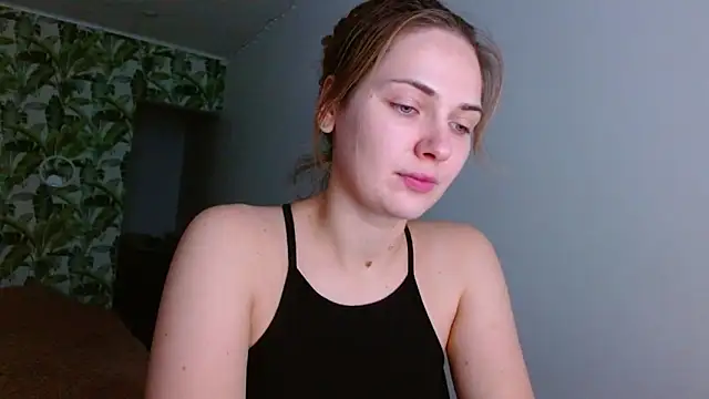 Snapshot of Olivia_shine chatting on December 3, 2024, 5:42 am Olivia shine online show from December 3, 2024, 5:42 am