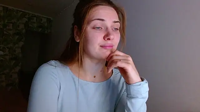 Snapshot of Olivia_shine chatting on December 6, 2024, 5:20 am Olivia shine online show from December 6, 2024, 5:20 am