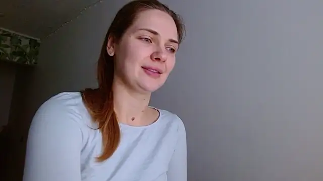 Snapshot of Olivia_shine chatting on December 9, 2024, 5:40 am Olivia shine online show from December 9, 2024, 5:40 am