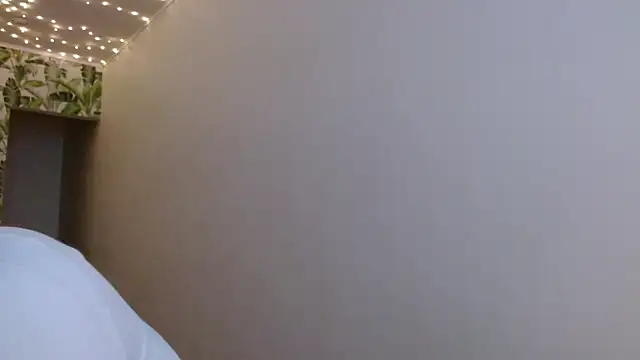 Snapshot of Olivia_shine chatting on December 16, 2024, 5:38 am Olivia shine online show from December 16, 2024, 5:38 am