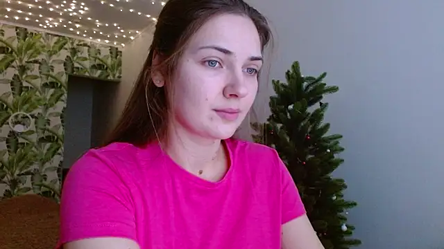 Snapshot of Olivia_shine chatting on December 23, 2024, 6:11 am Olivia shine online show from December 23, 2024, 6:11 am