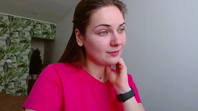 Snapshot of Olivia_shine chatting on January 5, 2025, 6:13 am Olivia shine online show from January 5, 2025, 6:13 am