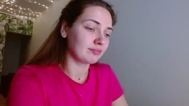 Snapshot of Olivia_shine chatting on January 13, 2025, 5:33 am Olivia shine online show from January 13, 2025, 5:33 am