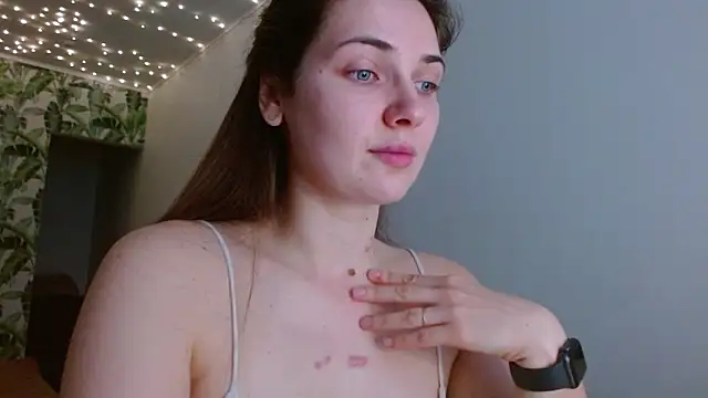 Snapshot of Olivia_shine chatting on January 16, 2025, 5:32 am Olivia shine online show from January 16, 2025, 5:32 am