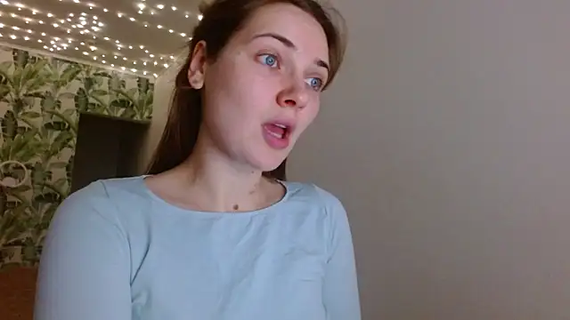 Snapshot of Olivia_shine chatting on January 18, 2025, 5:20 am Olivia shine online show from January 18, 2025, 5:20 am