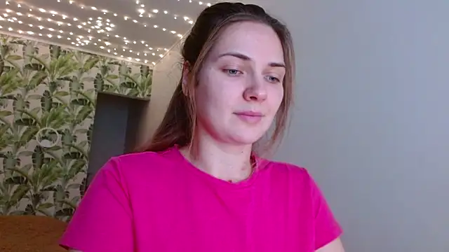 Snapshot of Olivia_shine chatting on January 19, 2025, 5:26 am Olivia shine online show from January 19, 2025, 5:26 am