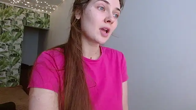 Snapshot of Olivia_shine chatting on January 26, 2025, 5:45 am Olivia shine online show from January 26, 2025, 5:45 am