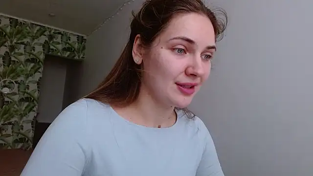 Snapshot of Olivia_shine chatting on February 2, 2025, 5:32 am Olivia shine online show from February 2, 2025, 5:32 am