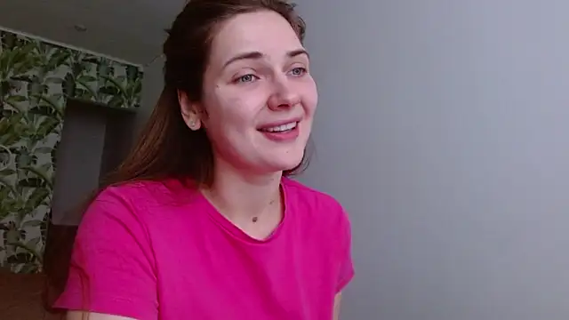 Snapshot of Olivia_shine chatting on February 3, 2025, 5:40 am Olivia shine online show from February 3, 2025, 5:40 am