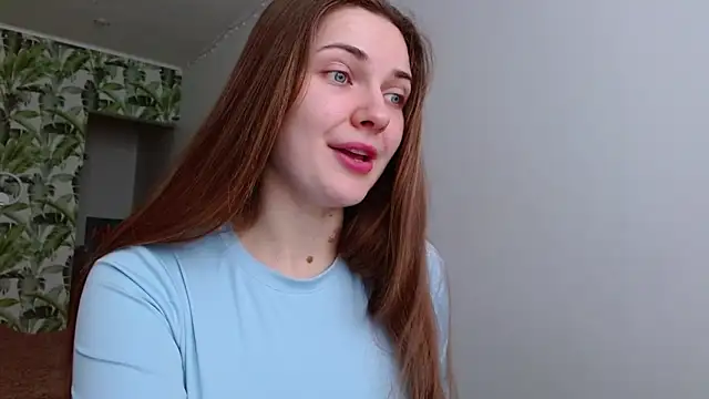 Snapshot of Olivia_shine chatting on February 20, 2025, 5:33 am Olivia shine online show from February 20, 2025, 5:33 am