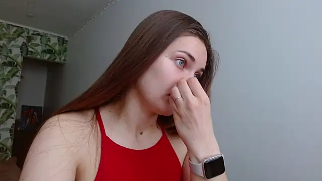 Snapshot of Olivia_shine chatting on March 12, 2025, 5:35 am Olivia shine online show from March 12, 2025, 5:35 am