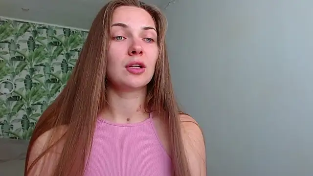 Snapshot of Olivia_shine chatting on September 24, 2025, 4:27 am Olivia shine online show from September 24, 2025, 4:27 am