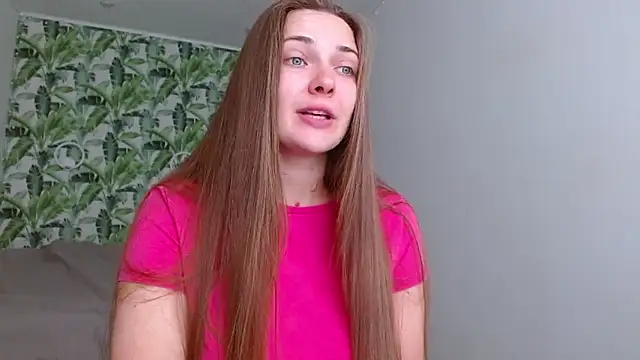 Snapshot of Olivia_shine chatting on September 29, 2025, 4:28 am Olivia shine online show from September 29, 2025, 4:28 am