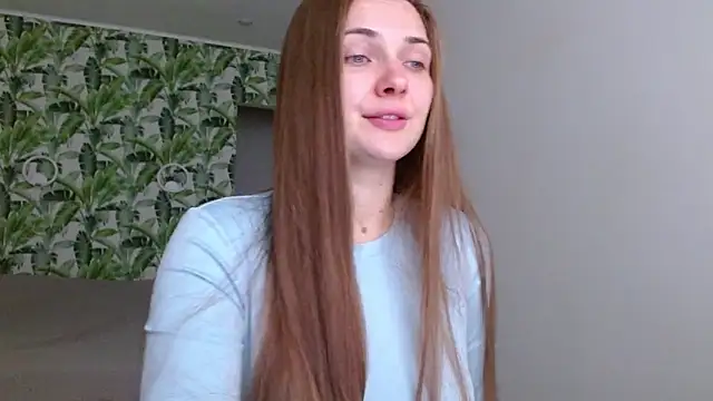 Snapshot of Olivia_shine chatting on October 2, 2025, 4:30 am Olivia shine online show from October 2, 2025, 4:30 am