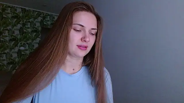 Snapshot of Olivia_shine chatting on October 11, 2025, 4:22 am Olivia shine online show from October 11, 2025, 4:22 am