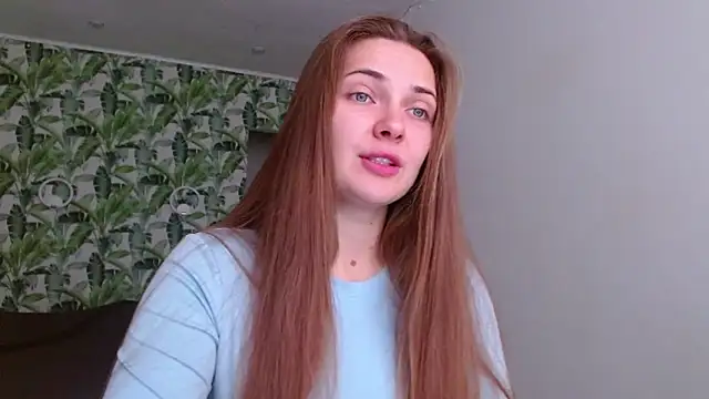 Snapshot of Olivia_shine chatting on October 20, 2025, 4:24 am Olivia shine online show from October 20, 2025, 4:24 am