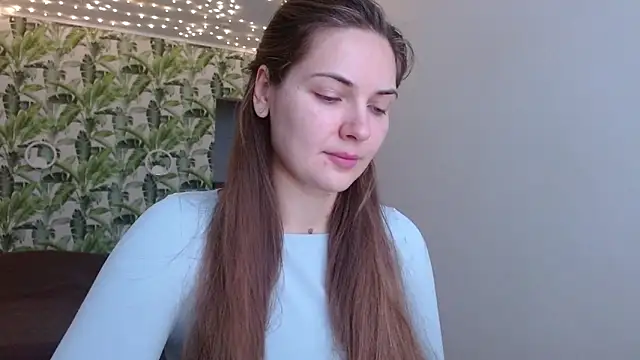 Snapshot of Olivia_shine chatting on October 24, 2025, 4:20 am Olivia shine online show from October 24, 2025, 4:20 am