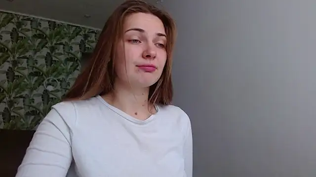 Snapshot of Olivia_shine chatting on October 28, 2025, 5:22 am Olivia shine online show from October 28, 2025, 5:22 am