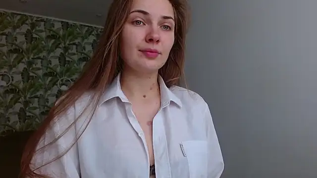 Snapshot of Olivia_shine chatting on October 30, 2025, 5:20 am Olivia shine online show from October 30, 2025, 5:20 am