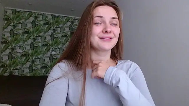 Snapshot of Olivia_shine chatting on November 9, 2025, 5:28 am Olivia shine online show from November 9, 2025, 5:28 am