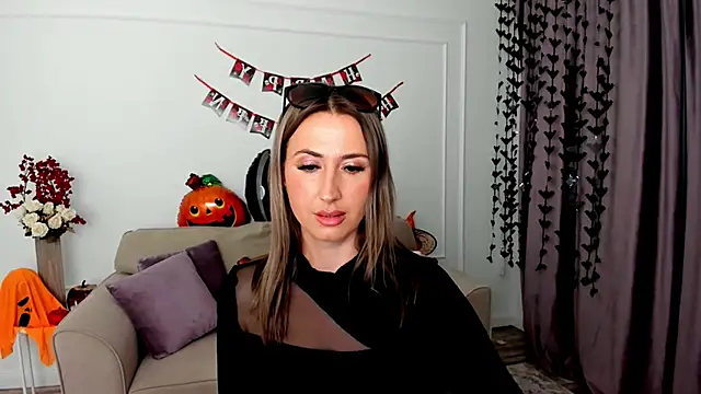 Snapshot of PassionGlow chatting on October 22, 2025, 7:35 pm PassionGlow online show from October 22, 2025, 7:35 pm