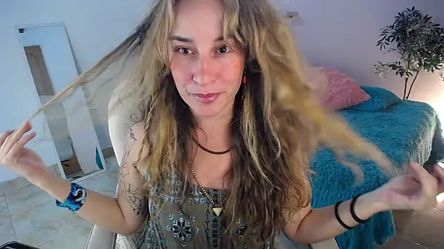 Snapshot of Paula_Paz chatting on October 8, 2025, 2:25 pm Paula Paz online show from October 8, 2025, 2:25 pm