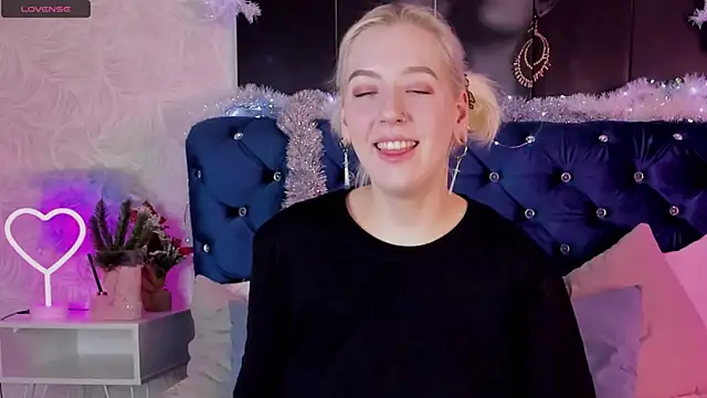 Snapshot of RachelCart chatting on December 23, 2024, 3:50 am RachelCart online show from December 23, 2024, 3:50 am