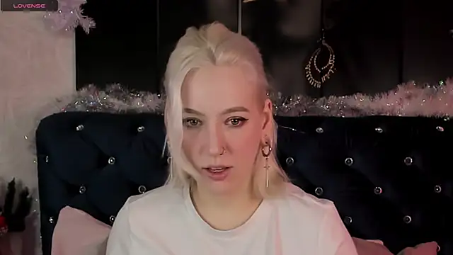 Snapshot of RachelCart chatting on January 3, 2025, 3:49 am RachelCart online show from January 3, 2025, 3:49 am