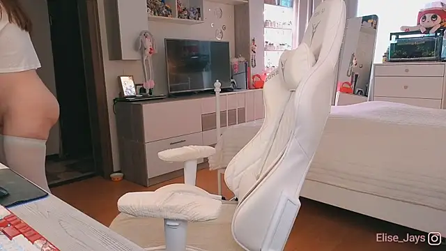 elisejays online show from October 24, 2025, 11:39 am