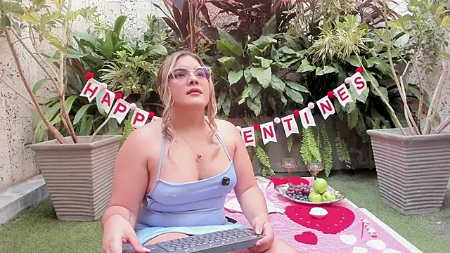 EVELIN MASON online show from February 14, 2026, 8:38 pm