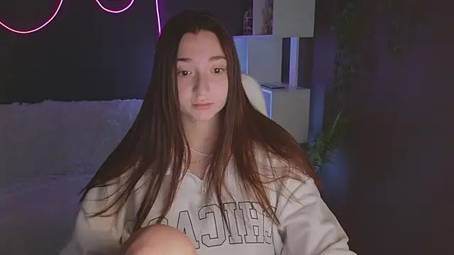 Snapshot of YasmineWest chatting on October 2, 2025, 1:23 am YasmineWest online show from October 2, 2025, 1:23 am