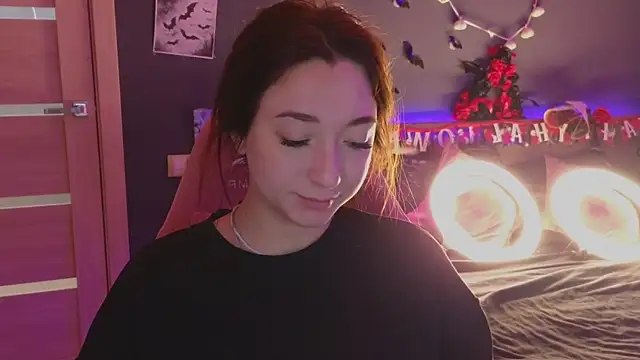 Snapshot of YasmineWest chatting on October 27, 2025, 2:04 am YasmineWest online show from October 27, 2025, 2:04 am