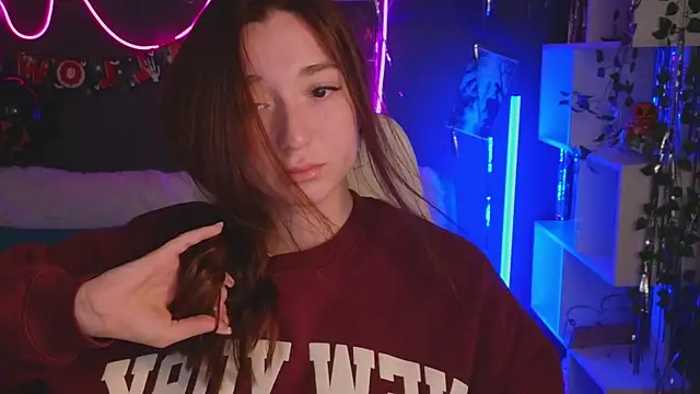 Snapshot of YasmineWest chatting on October 28, 2025, 1:53 am YasmineWest online show from October 28, 2025, 1:53 am