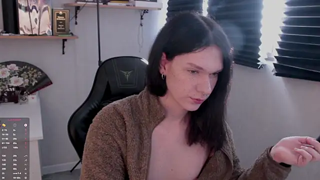 carthylovvve online show from February 9, 2025, 1:03 pm